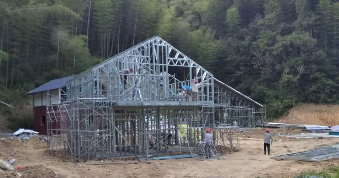 走進六安佛子嶺景區(qū),體驗裝配式鋼結(jié)構(gòu)民宿之美